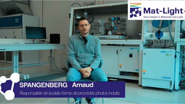 Arnaud Spangenberg assis dans un laboratoire