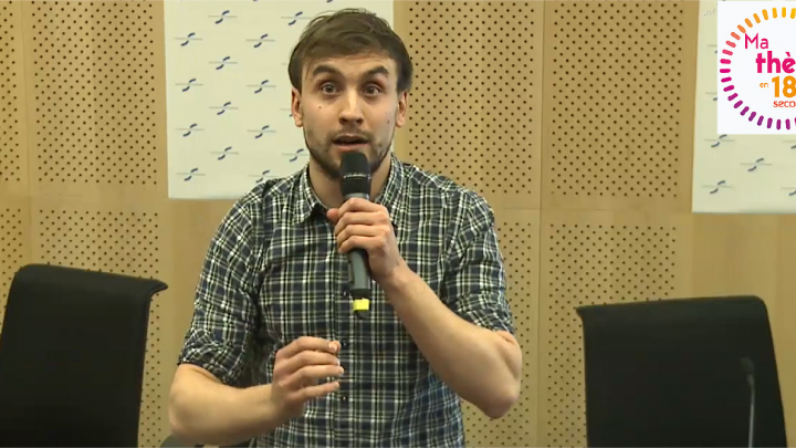 Mathieu Retailleau en pleine présentation Ma Thèse en 180 secondes