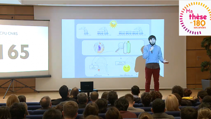 Jérôme Cabannes-Boue en pleine présentation Ma Thèse en 180 secondes