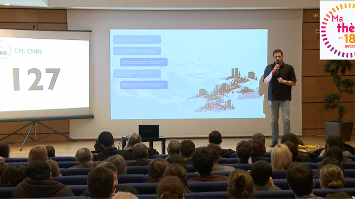 Mathieu Veuillet en pleine présentation Ma Thèse en 180 secondes