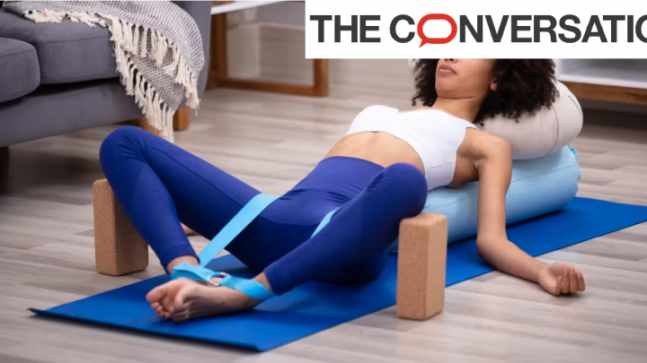 Photo de femme en train de faire du yoga