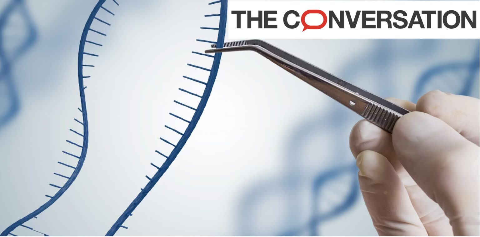 Génome en train d'être manipulé avec des pincettes par un scientifique