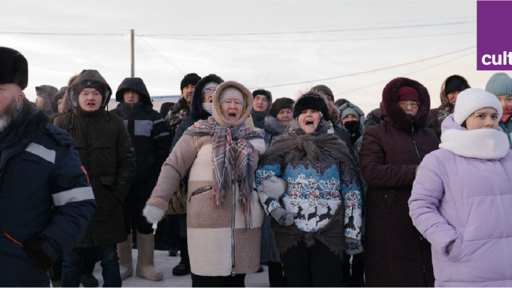Des personnes manifestants contre la condamnation d'un militant écologiste à quatre ans de prison dans la ville de Baymak, en Russie, le 17 janvier 2024