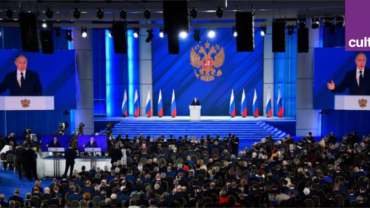 Le président russe Vladimir Poutine prononce son discours annuel sur l'état de la nation à l'Assemblée fédérale, au Manezh Exhibition Hall, à Moscou, le 21 avril 2021.