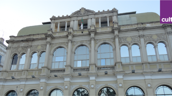 Façade du théâtre National algérien, face au square Port Saïd